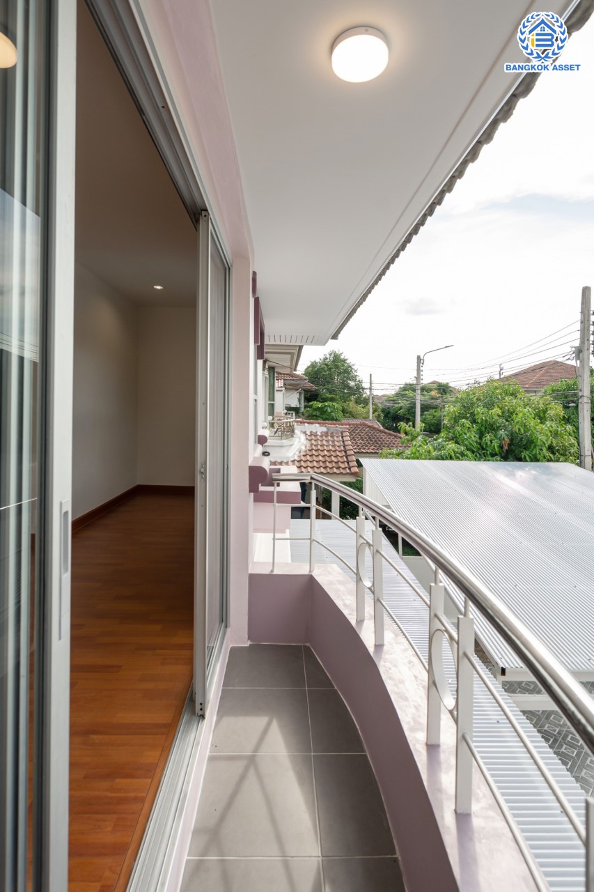 บ้านมือสองนนทบุรี ม.ศุภาลัยวิลล์ วงแหวน-รัตนาธิเบศร์ เนื้อที่ 50 ตร.ว. ฟังก์ชันจัดเต็ม 4 ห้องนอน 2 ห้องน้ำ 2 ที่จอดรถ ตอบโจทย์ทุกการเข้าอยู่ บนทำเลเดินทางสะดวก ใกล้ ถนนกาญจนาภิเษก เซ็นทรัลเวสต์เกต และรถไฟฟ้า "สถานีคลองบางไผ่"